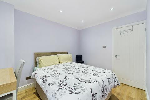 2 bedroom maisonette for sale, Cardrew Close, London, N12