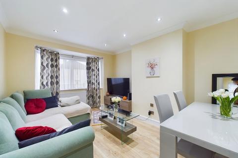 2 bedroom maisonette for sale, Cardrew Close, London, N12