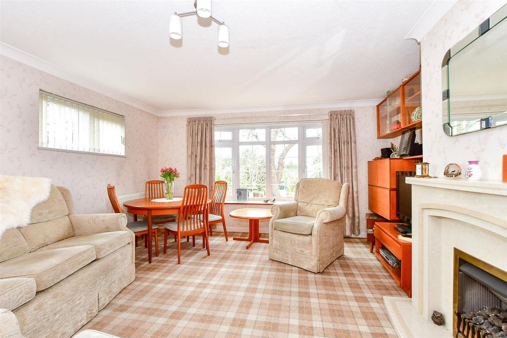 Tinsley Lane, Three Bridges, Crawley... 3 bed detached bungalow for ...