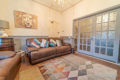 7 bedroom end of terrace house for sale - Chepstow Road, Newport, NP19