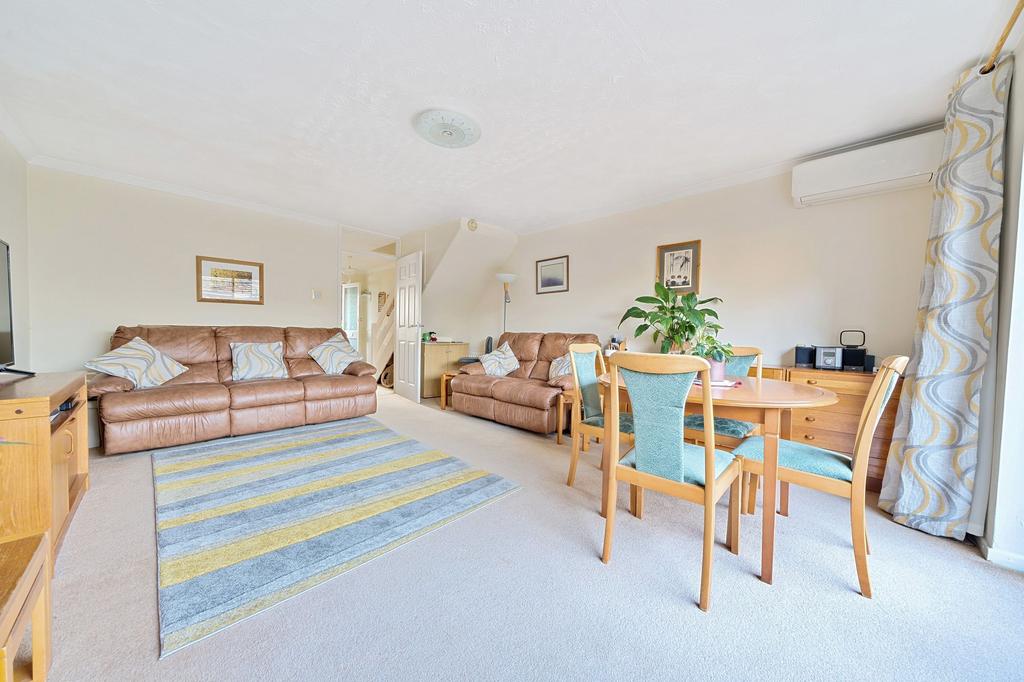 Living Room/Dining Room (2)