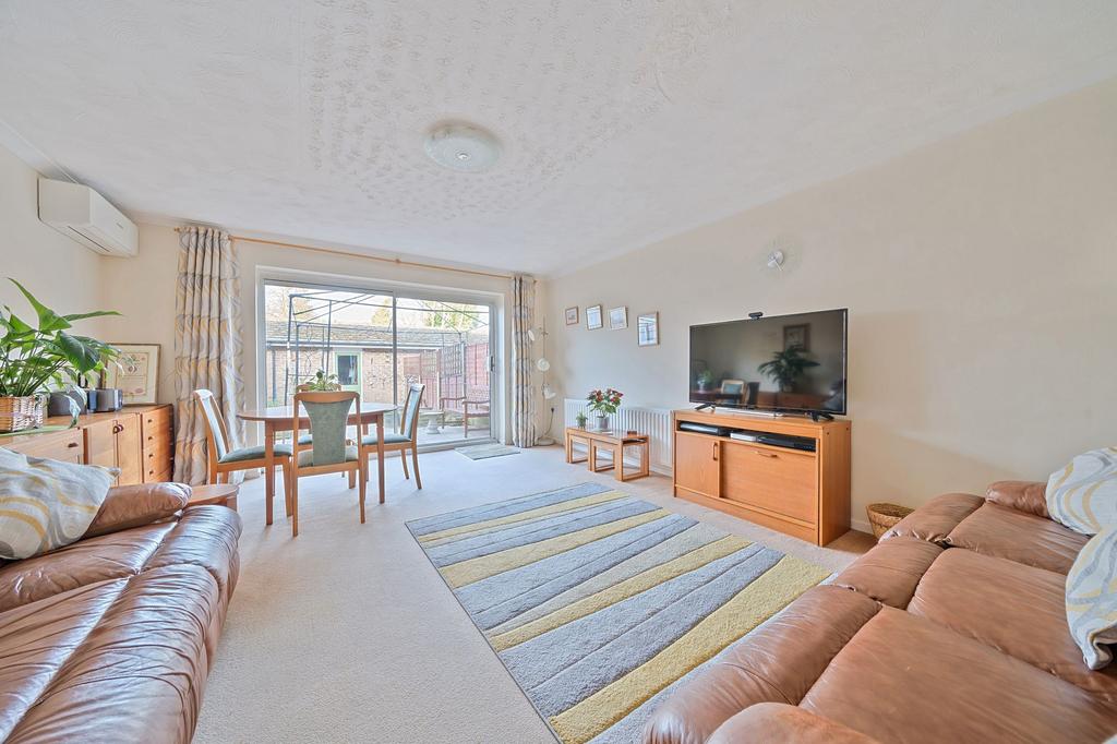 Living Room/Dining Room (1)