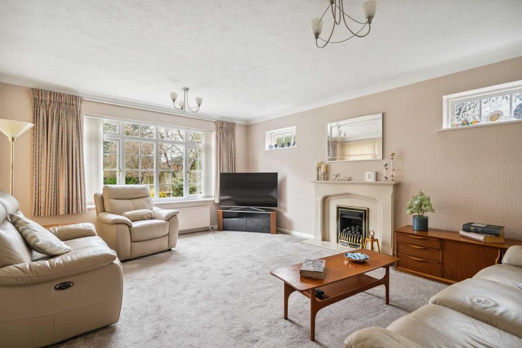 Aldenham Road, Bushey 5 bed detached house for sale £1,175,000