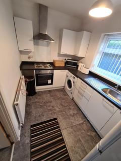 2 bedroom house to rent, Carmarthen Road, Cwmbwrla, Swansea