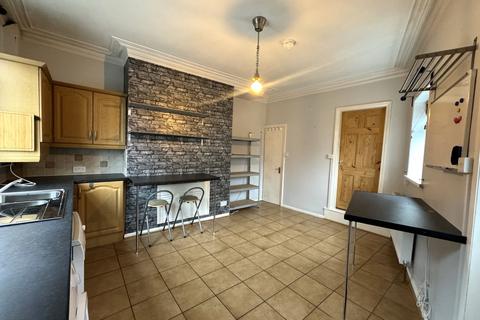 4 bedroom end of terrace house to rent, Elmfield Place