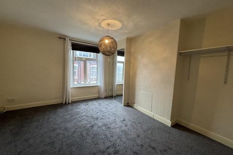 4 bedroom end of terrace house to rent, Elmfield Place
