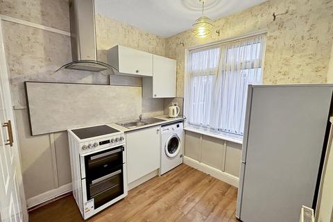 1 bedroom in a house share to rent, Durbar Road | Off Dunstable Rd | LU4 8BA