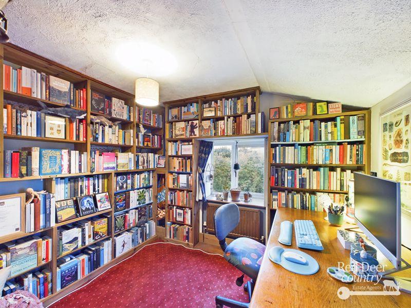 Bedroom 3/Study