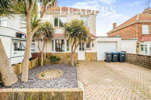 3 bedroom semi-detached house to rent, First Avenue, Lancing