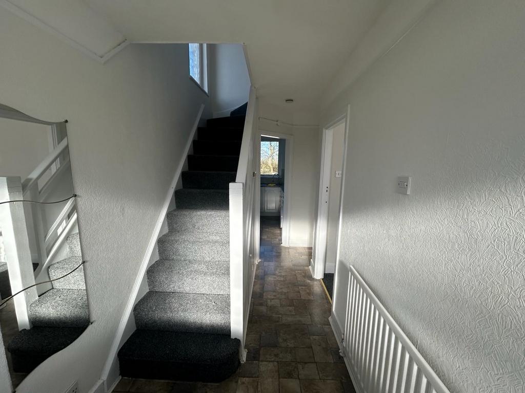 Uxendon Hill, Wembley, HA9 3 bed semidetached house to rent £2,000
