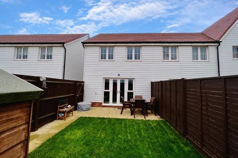 33 Lake Drive, Hythe, CT21 4BN