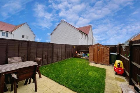 33 Lake Drive, Hythe, CT21 4BN