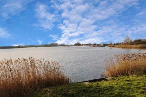 33 Lake Drive, Hythe, CT21 4BN