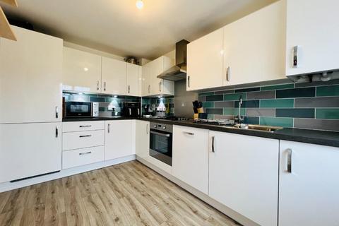 33 Lake Drive, Hythe, CT21 4BN