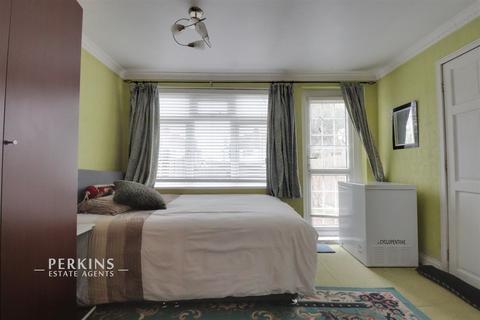 6 bedroom terraced house for sale - Greenford, UB6