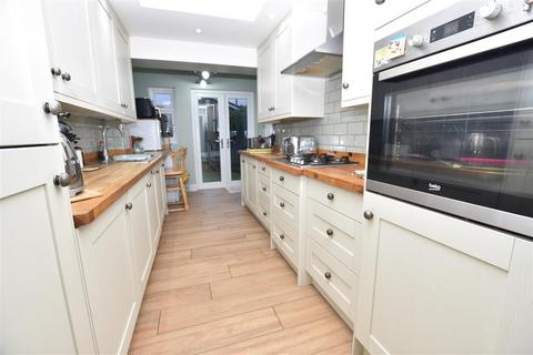 2 bedroom detached bungalow for sale, Abensburg Road, Canvey Island SS8
