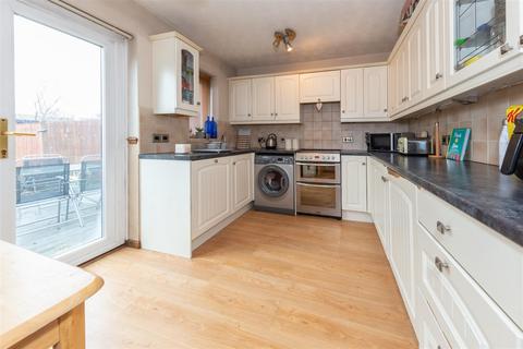 2 bedroom terraced house for sale, Readers Close, Dunstable, Bedfordshire