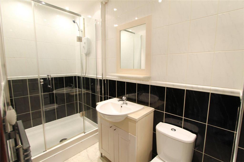 PHOTO 7 BATHROOM.jpg