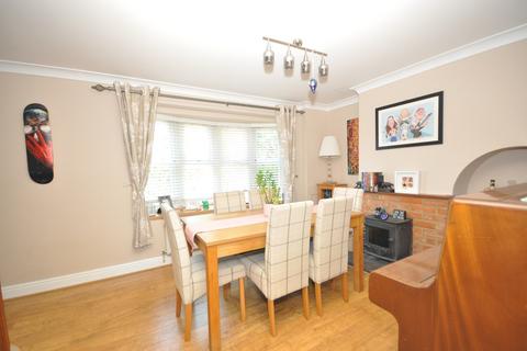 3 bedroom semi-detached house for sale - Old Croft Close, Chelmsford CM1