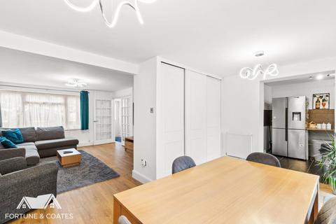 31 Bynghams, Harlow, CM19 5NR