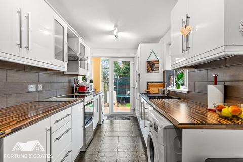 31 Bynghams, Harlow, CM19 5NR