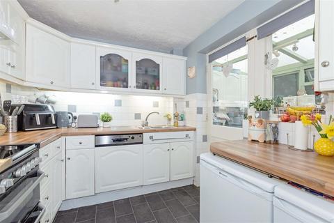 3 bedroom terraced house for sale, Kingfisher Close, Worthing