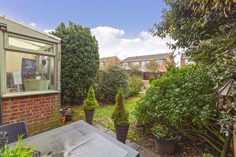 9 Kingfisher Close, Worthing, BN13 2TX