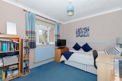 9 Kingfisher Close, Worthing, BN13 2TX