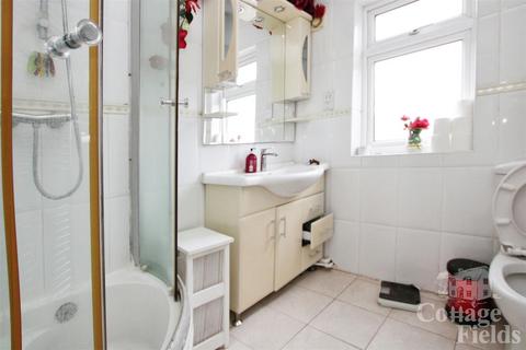 2 bedroom flat to rent - Woodstock Crescent, Enfield - You Wouldn't want to miss out on this !!