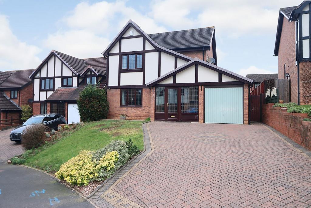 Hopton Drive, Kidderminster, DY10 3 bed detached house for sale £325,000