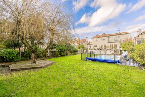 6 bedroom detached house for sale, Chalkwell SS0