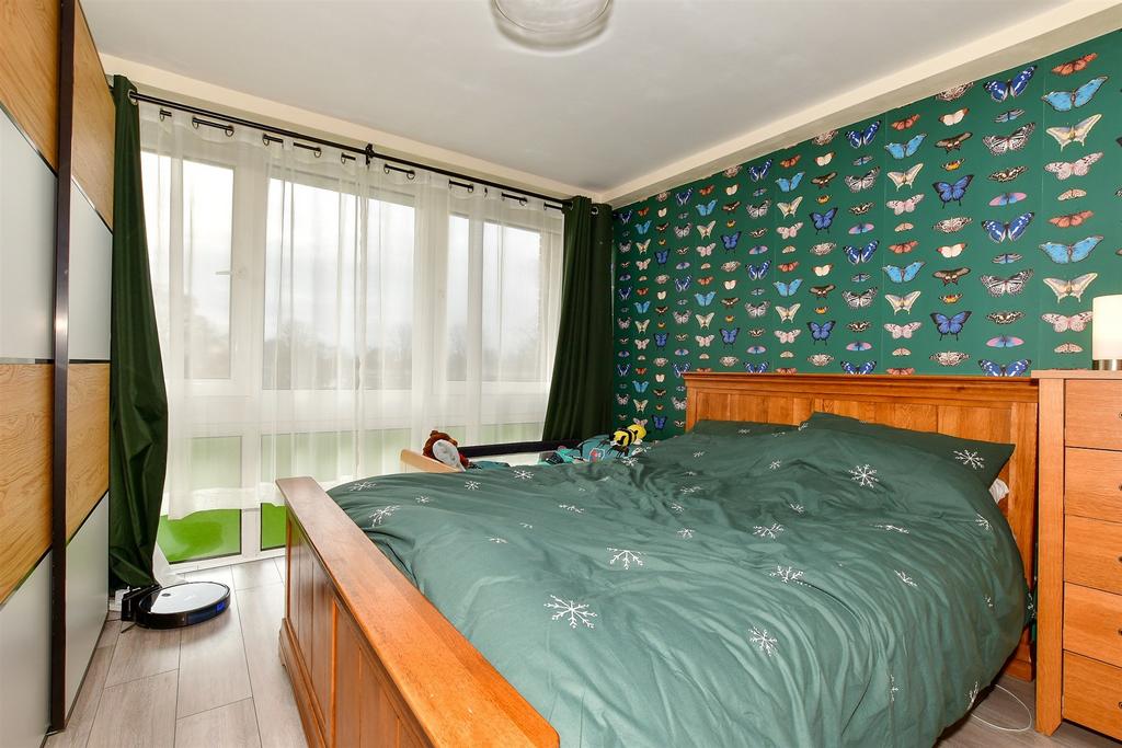 Hailey Place, Cranleigh, Surrey 3 bed for sale £260,000