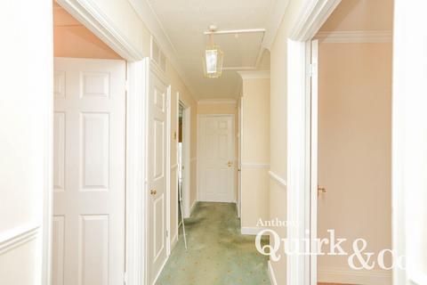 9 Brookside, Canvey Island, SS8 9XY