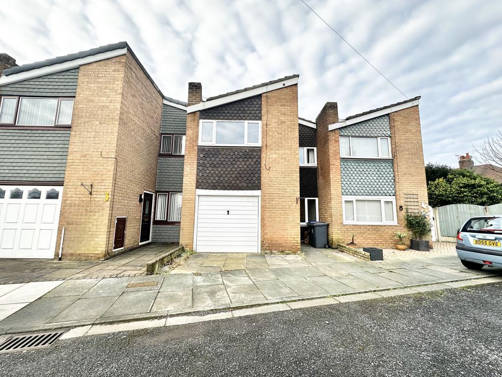 Wades Court, Blackpool FY3 3 bed terraced house for sale £125,000