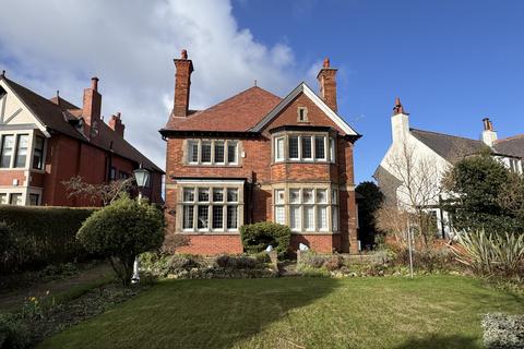 4 bedroom detached house for sale, St. Annes Road East, Lytham St. Annes, FY8