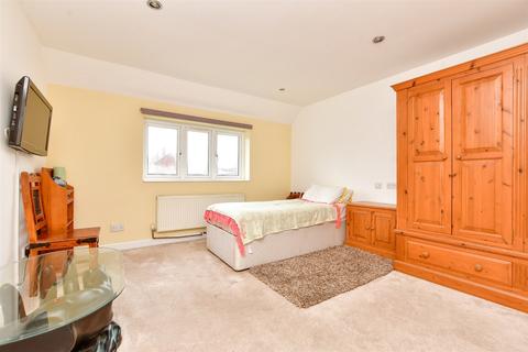 4 bedroom semi-detached house for sale, Humber Avenue, South Ockendon, Essex