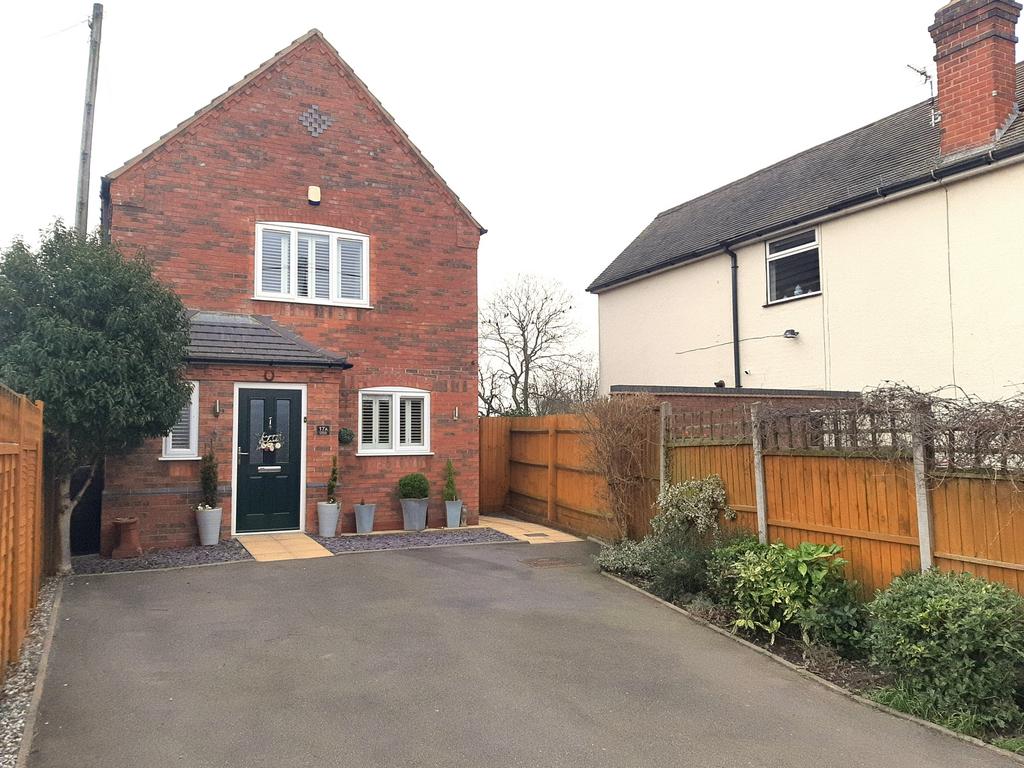 Tamworth Road, Wood End, Atherstone, CV9 3 bed detached house for sale