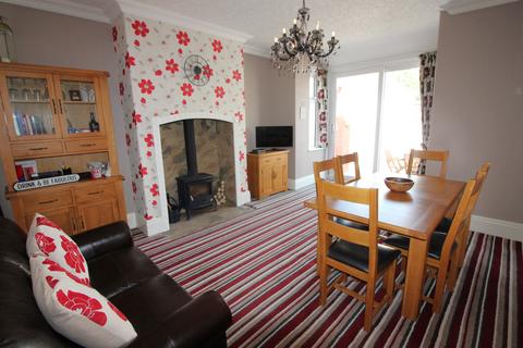 3 bedroom semi-detached house for sale - Squires Gate Lane, Blackpool FY4
