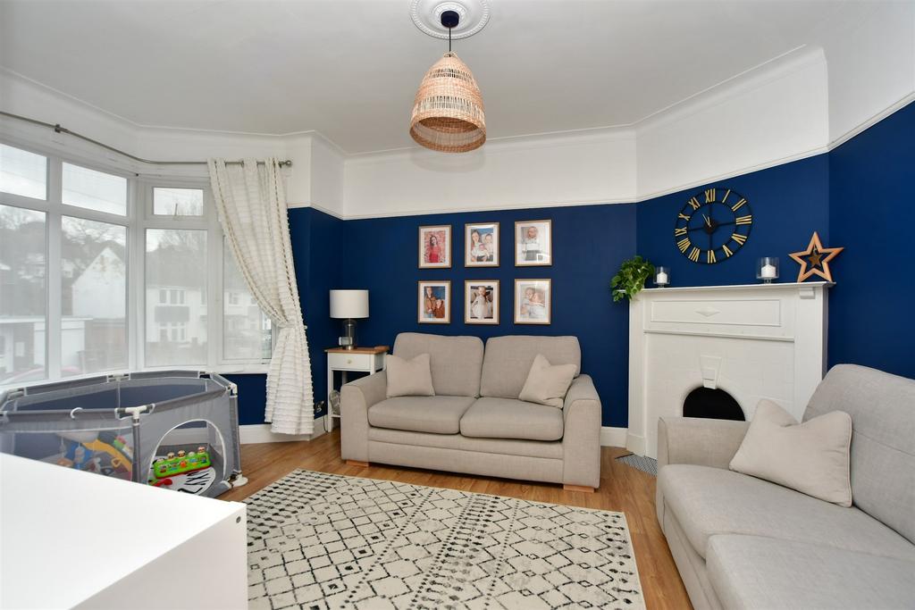 Elm Avenue, Chatham, Kent 3 bed terraced house for sale £300,000