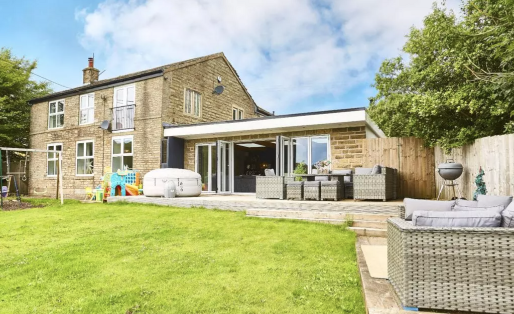 Rochdale Road, Denshaw OL3 5 bed detached house for sale £750,000