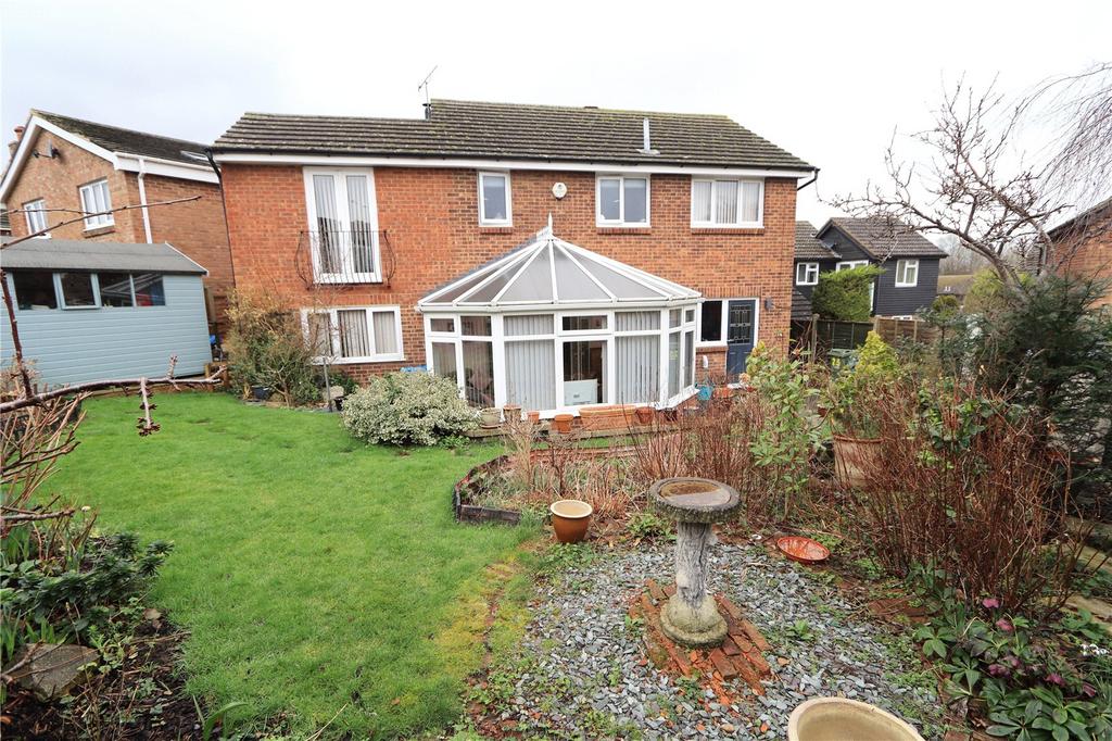 Lagonda Close, Newport Pagnell... 4 bed detached house £500,000