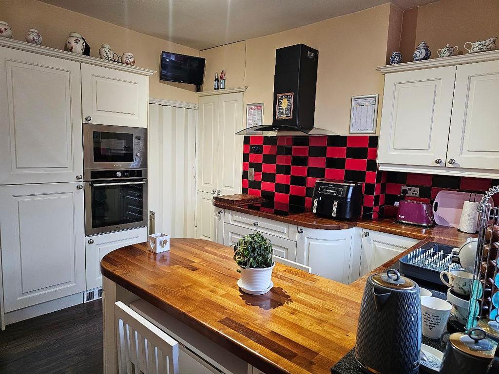 Halifax Road, Sheffield S6 3 bed end of terrace house for sale £170,000