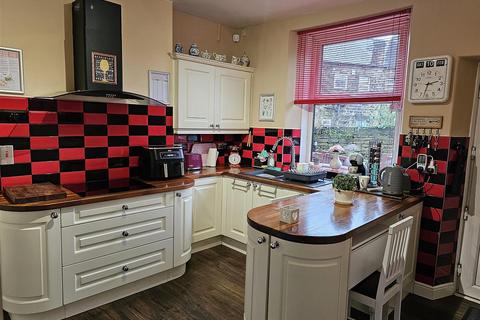 3 bedroom end of terrace house for sale, Halifax Road, Sheffield S6