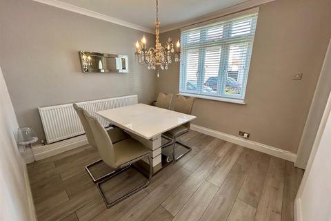 39 Harold Crescent, Waltham Abbey, EN9 1QT