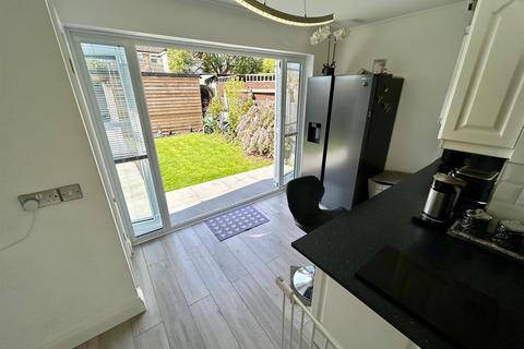 39 Harold Crescent, Waltham Abbey, EN9 1QT