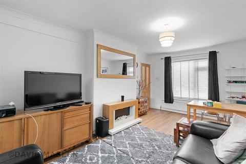 3 bedroom house for sale - Sandhurst Avenue