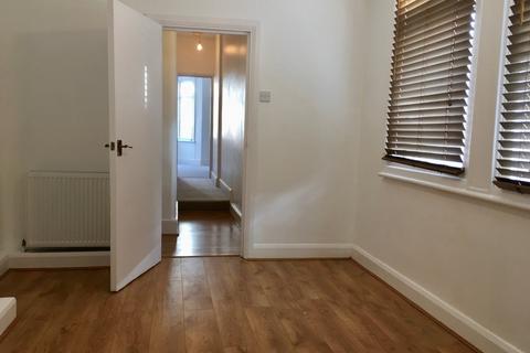 2 bedroom flat to rent, Kashgar Road, Plumstead