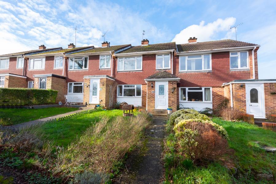 Yateley 3 bed terraced house to rent £1,650 pcm (£381 pw)