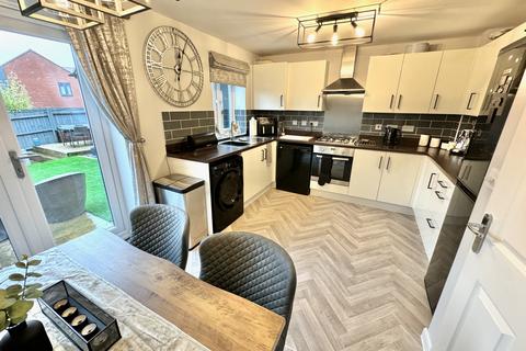 3 bedroom semi-detached house for sale - Cottom Way, Telford TF3