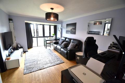 19 Foxwood Close, Feltham, TW13 7DN